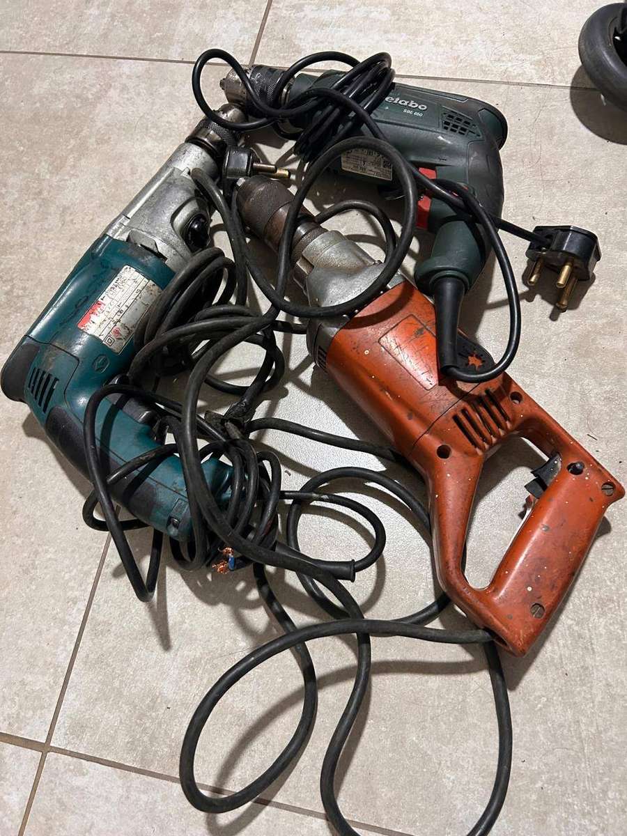Faulty power tools lot 2 of 3