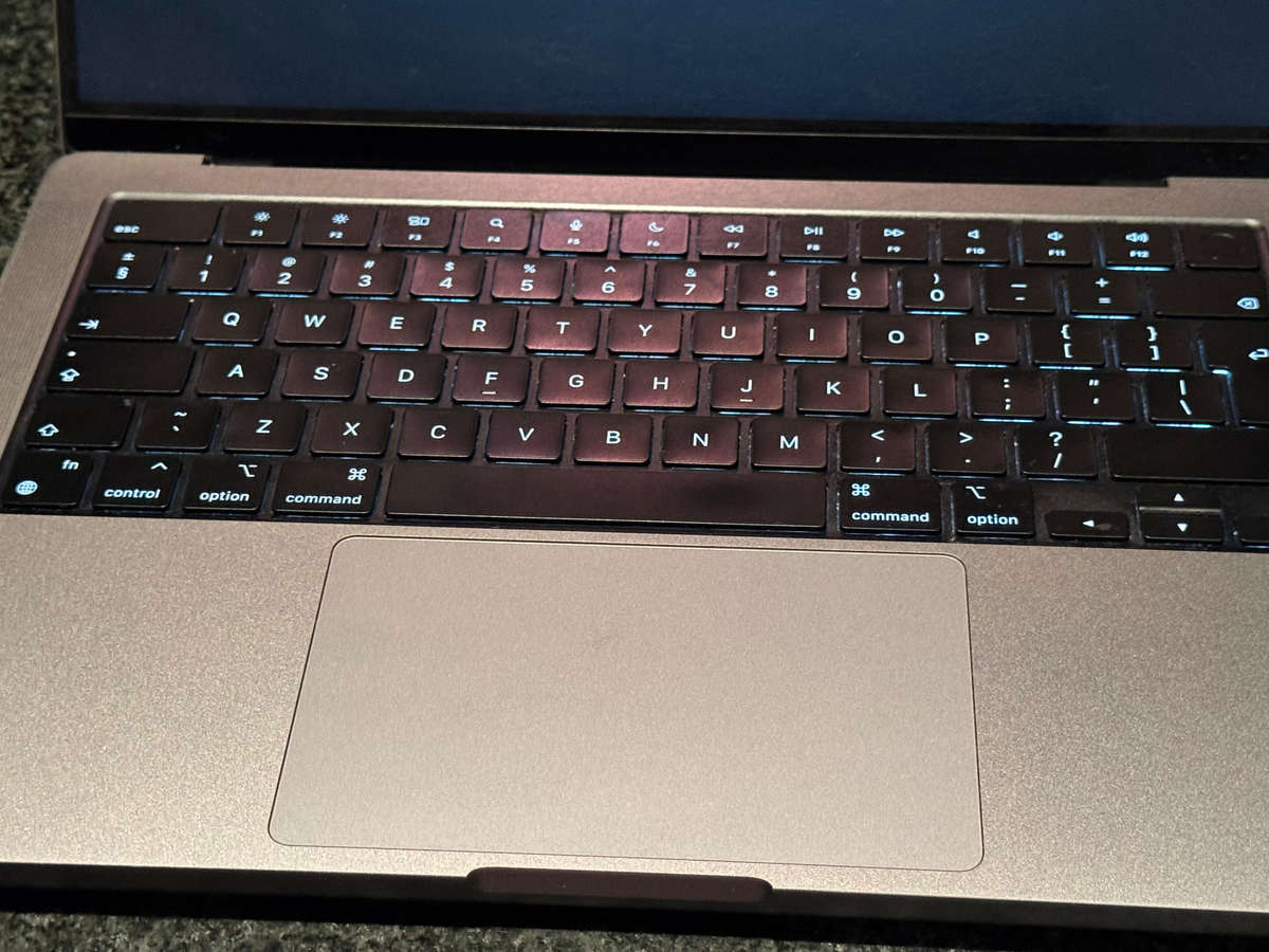 Apple Macbook Pro 14inch M3 with chip 8-core CPU and 10-core GPU 512GB SSD