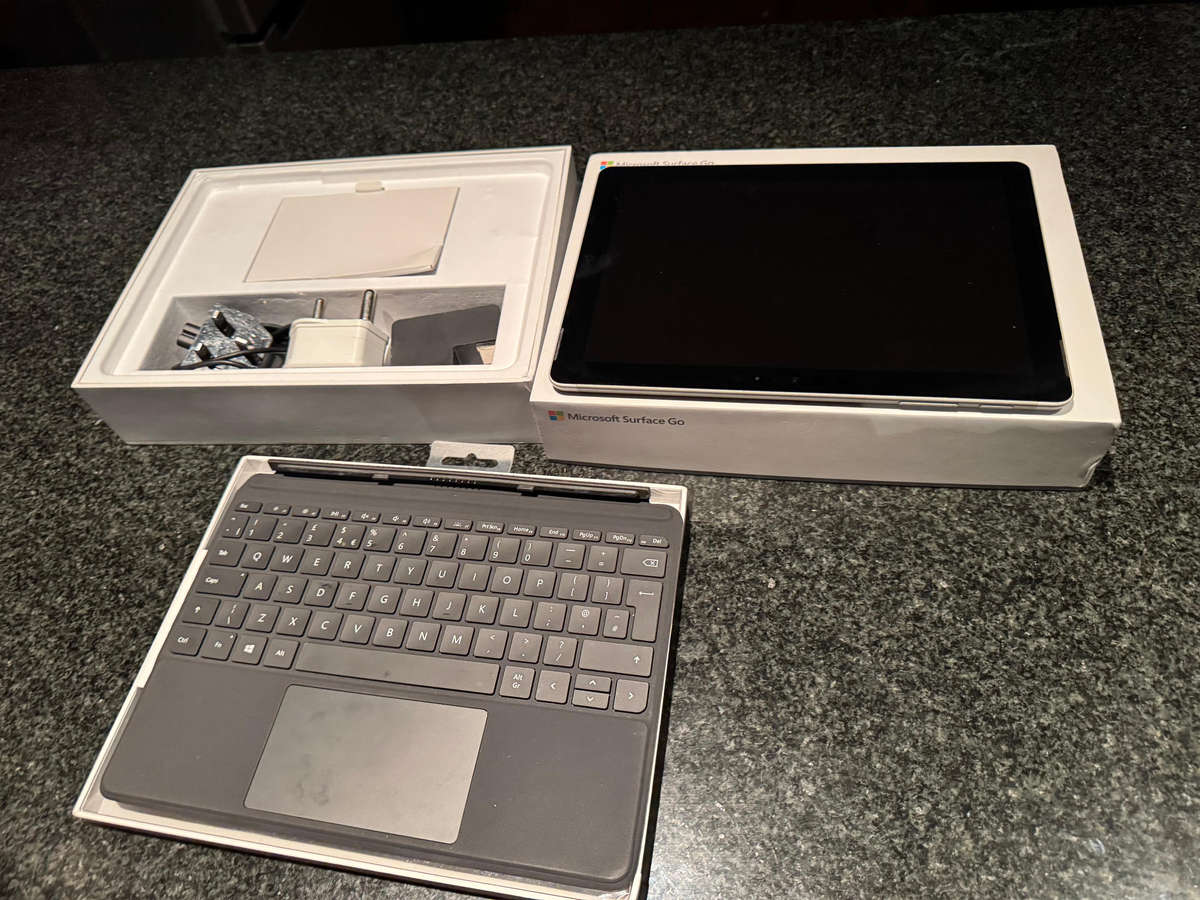 Microsoft Surface GO 10-Inch Tablet-PC - (Silver) (Intel Pentium 4415Y Gold Processor, 8GB RAM, 128G