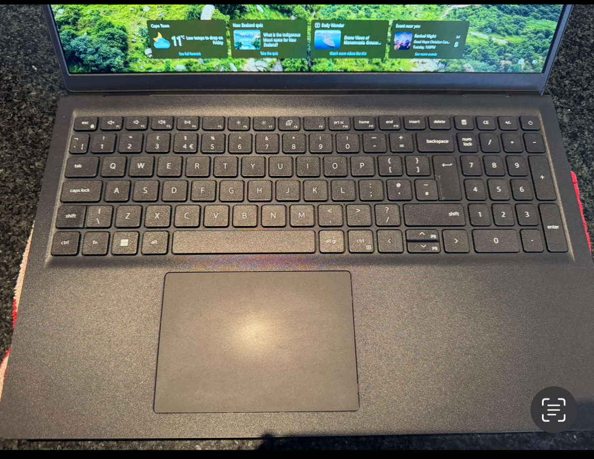 Dell Vostro 3520 11th Gen i5 16GB 1TB
