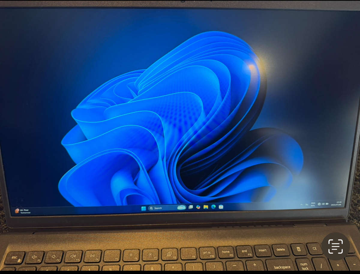 Dell Vostro 3520 11th Gen i5 16GB 1TB