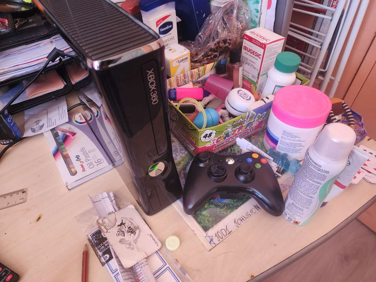 Late start Xbox 360 with controller and power pack