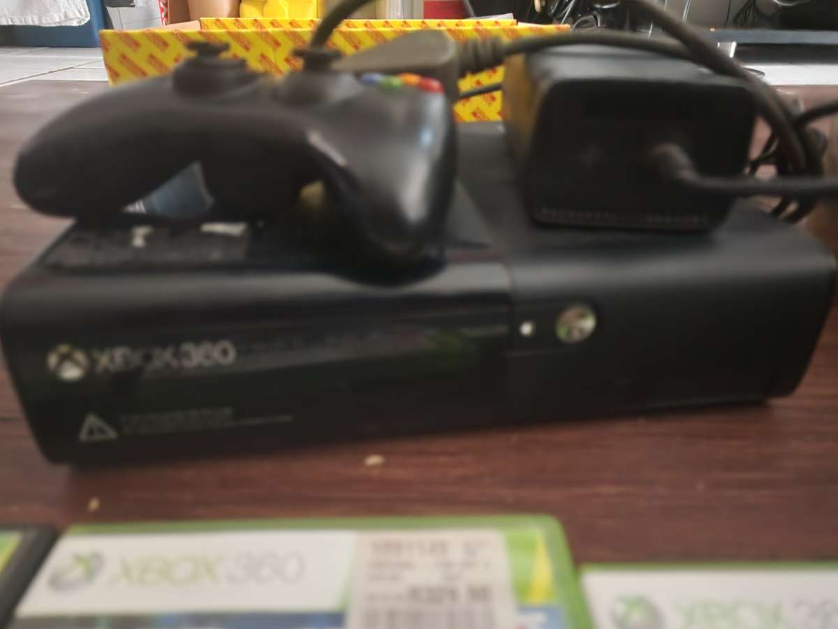 XboxFor Sale: Xbox 360 slim - 250GB HDD + Controller