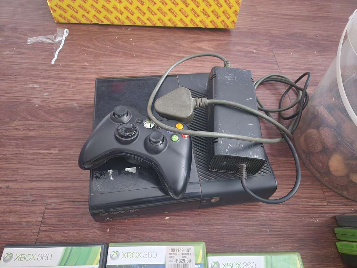 XboxFor Sale: Xbox 360 slim - 250GB HDD + Controller