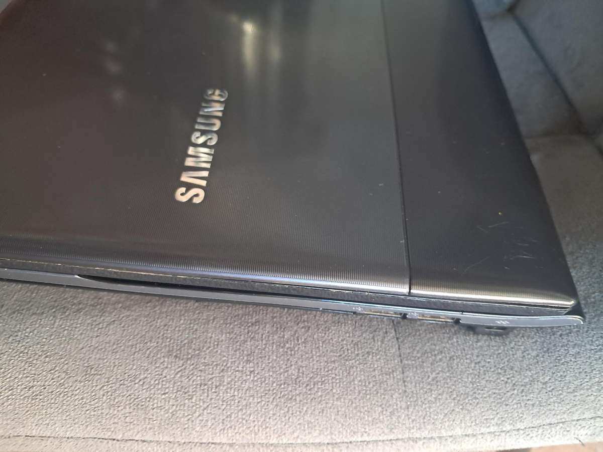 Samsung Laptop - NP300e