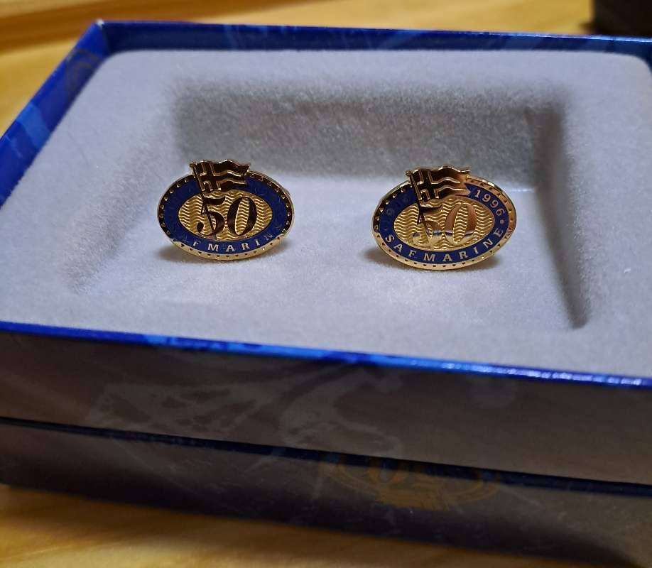 Vintage 5 sets corporate cufflinks.