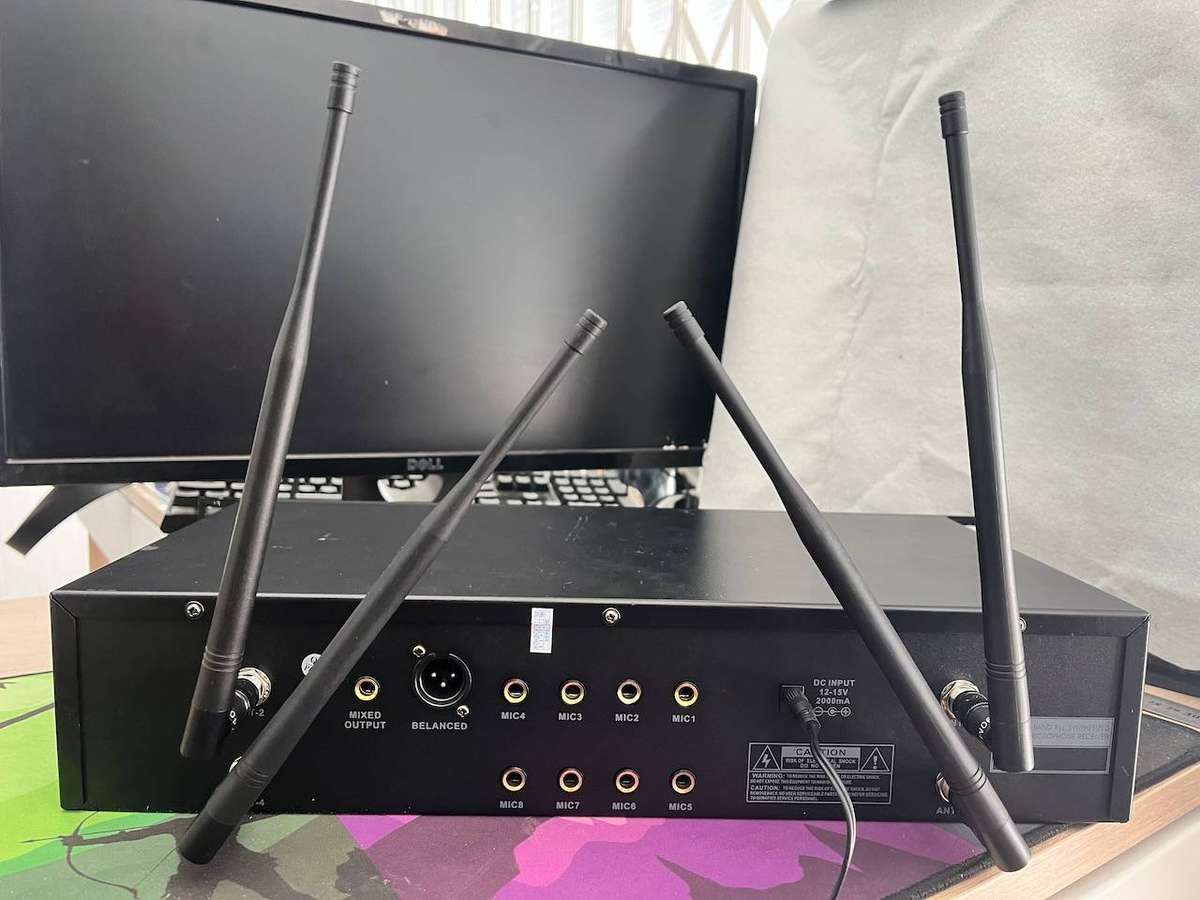 Hybrid+ R8 Receiver with Handheld and Body Pack Transmitters