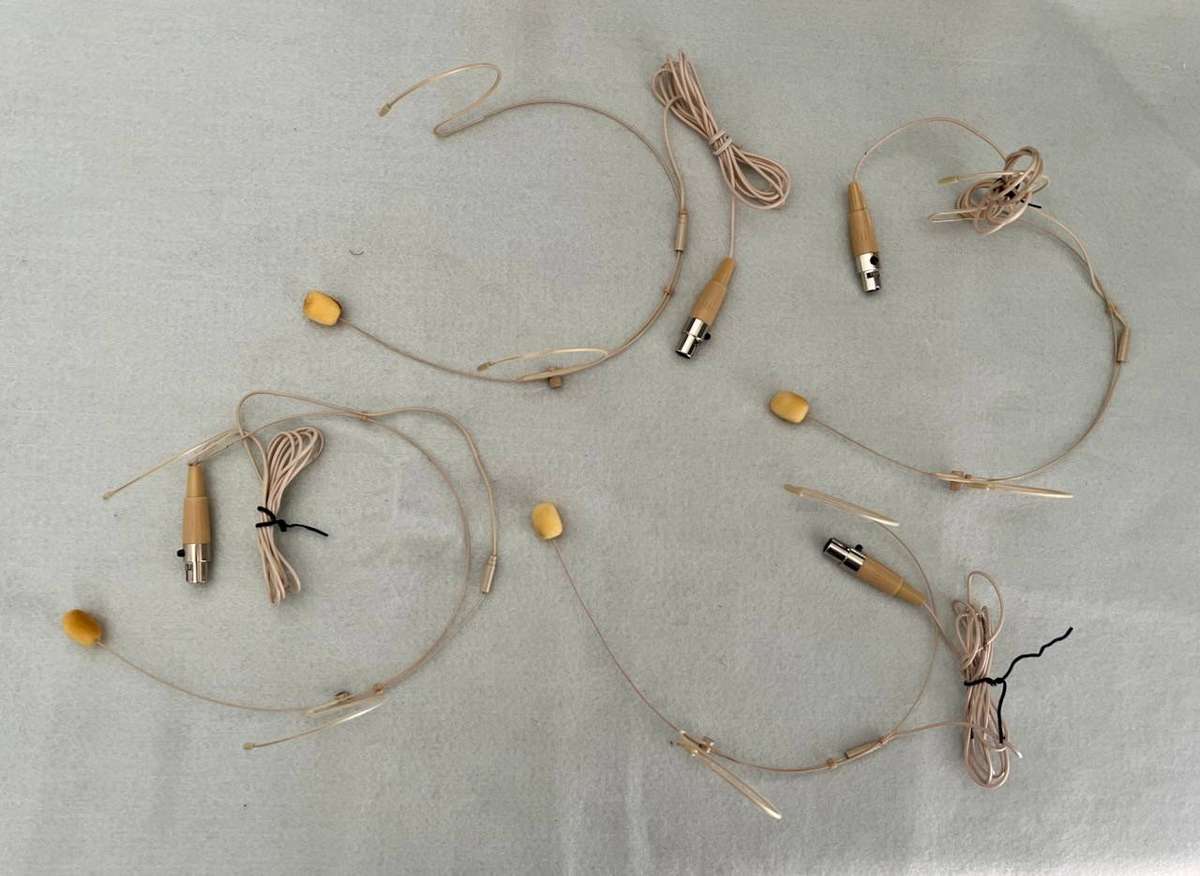 Hybrid+ R8 Receiver with Handheld and Body Pack Transmitters