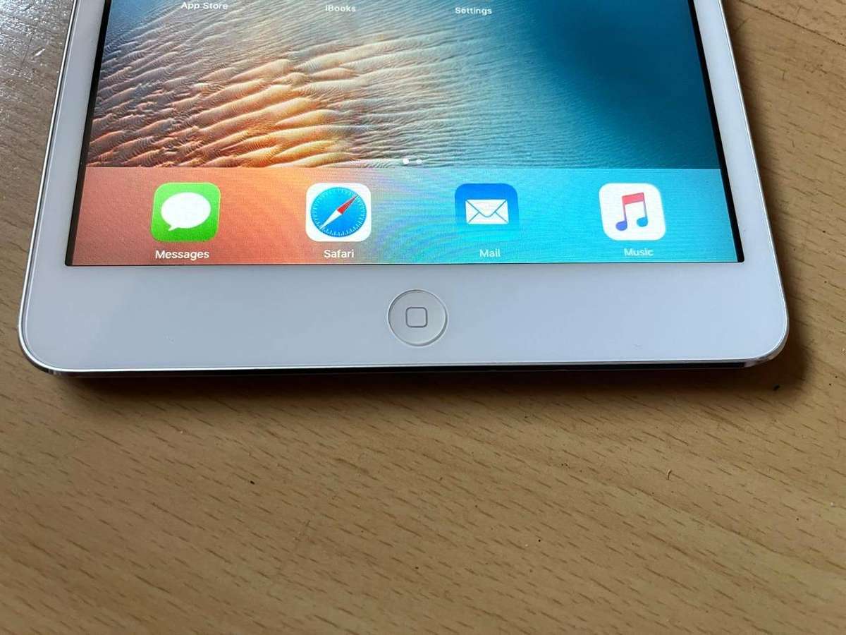 Apple iPad Mini 32gig Wi-Fi (Model A1432)