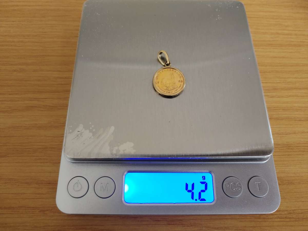 1/10th Oz 1990 Krugerrand GOLD set in gold as per picture. 4,2Grams