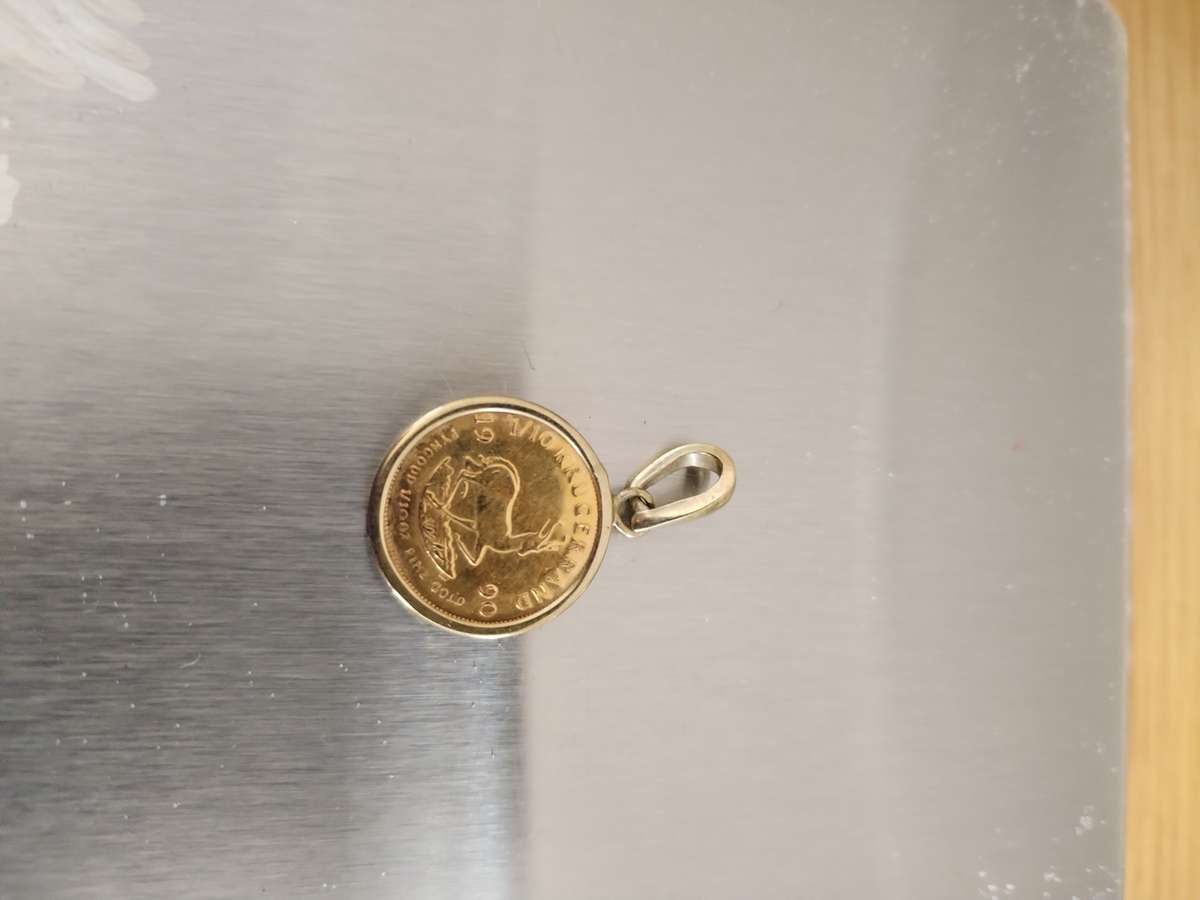 1/10th Oz 1990 Krugerrand GOLD set in gold as per picture. 4,2Grams