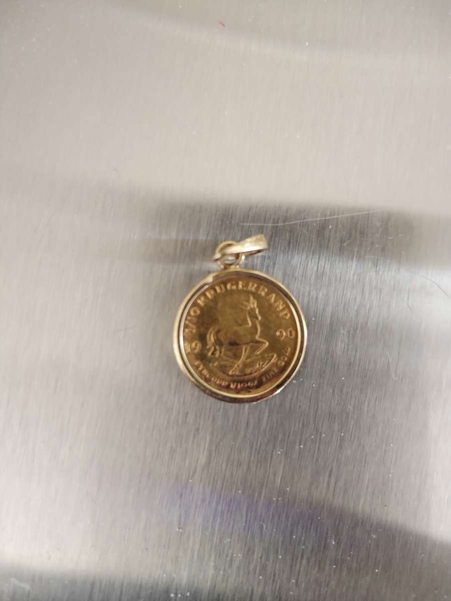 1/10th Oz 1990 Krugerrand GOLD set in gold as per picture. 4,2Grams