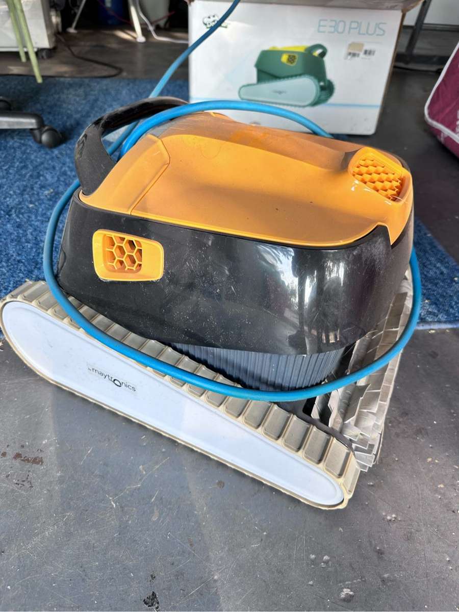 Dolphin E 30 Plus Pool Cleaner