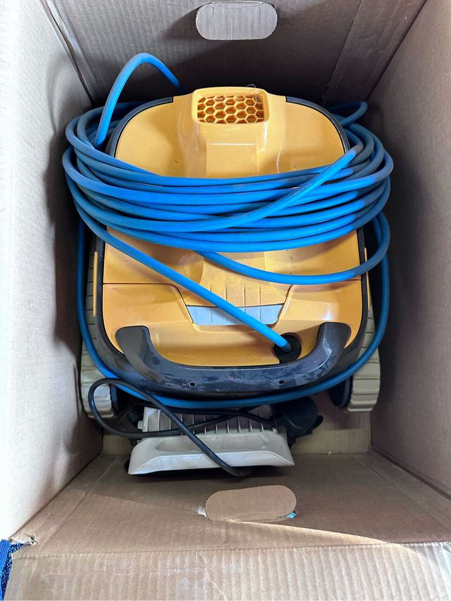 Dolphin E 30 Plus Pool Cleaner