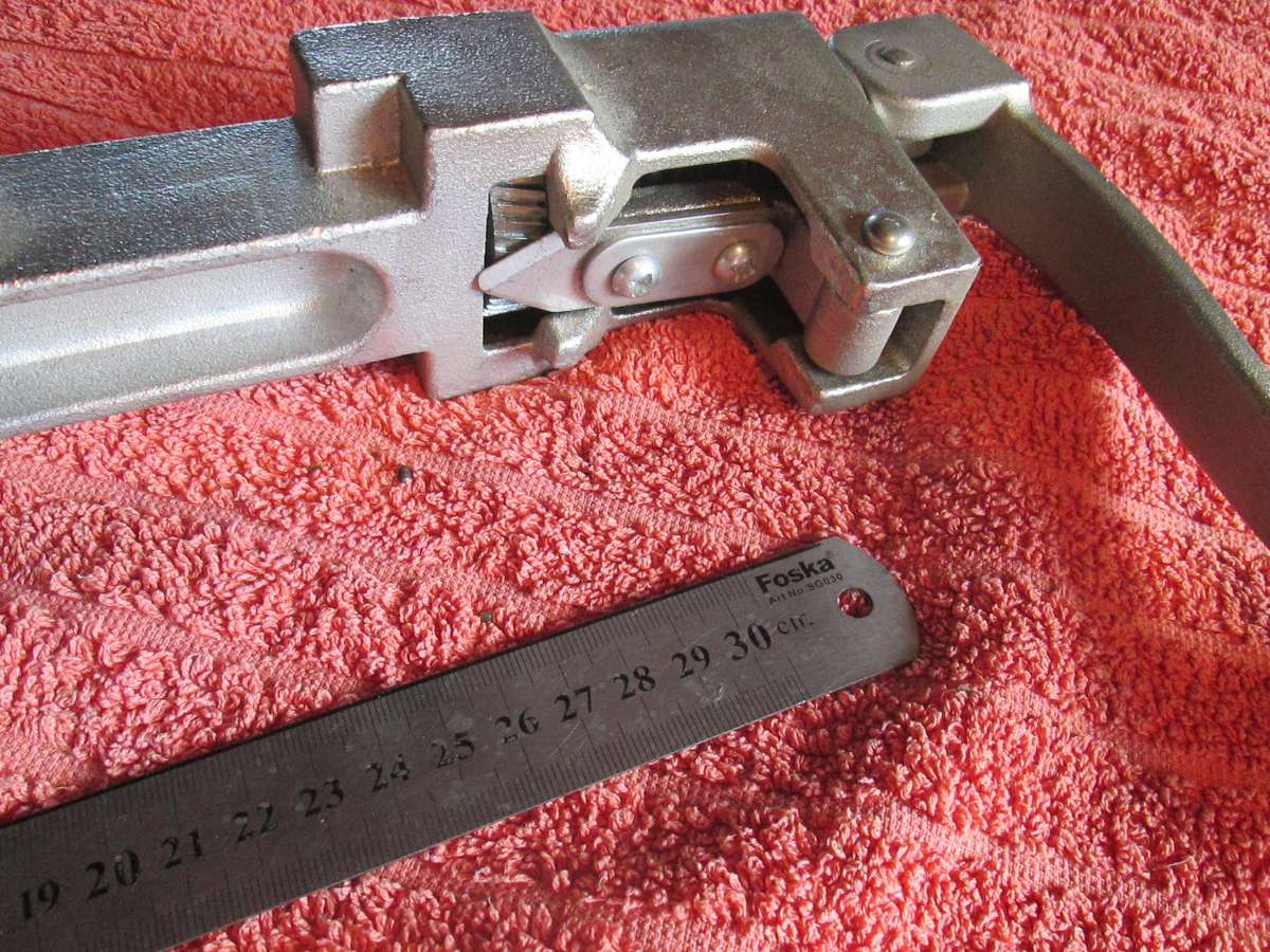 CATERING TABLE MOUNT CAN OPENER AS NEW.