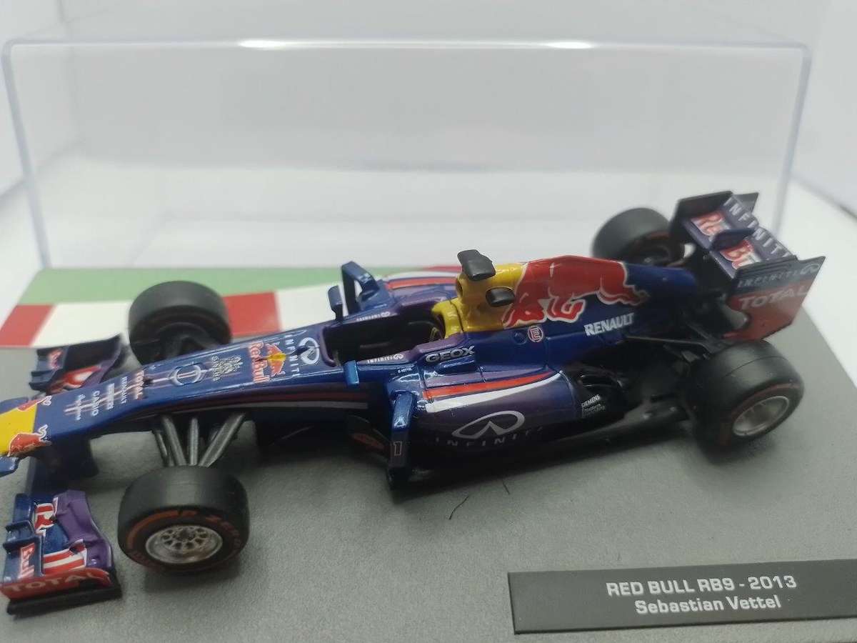 Red Bull R89 2013 Sabastian Vettel - Formula 1 Collection 1:43 scale (Car only no magazine)