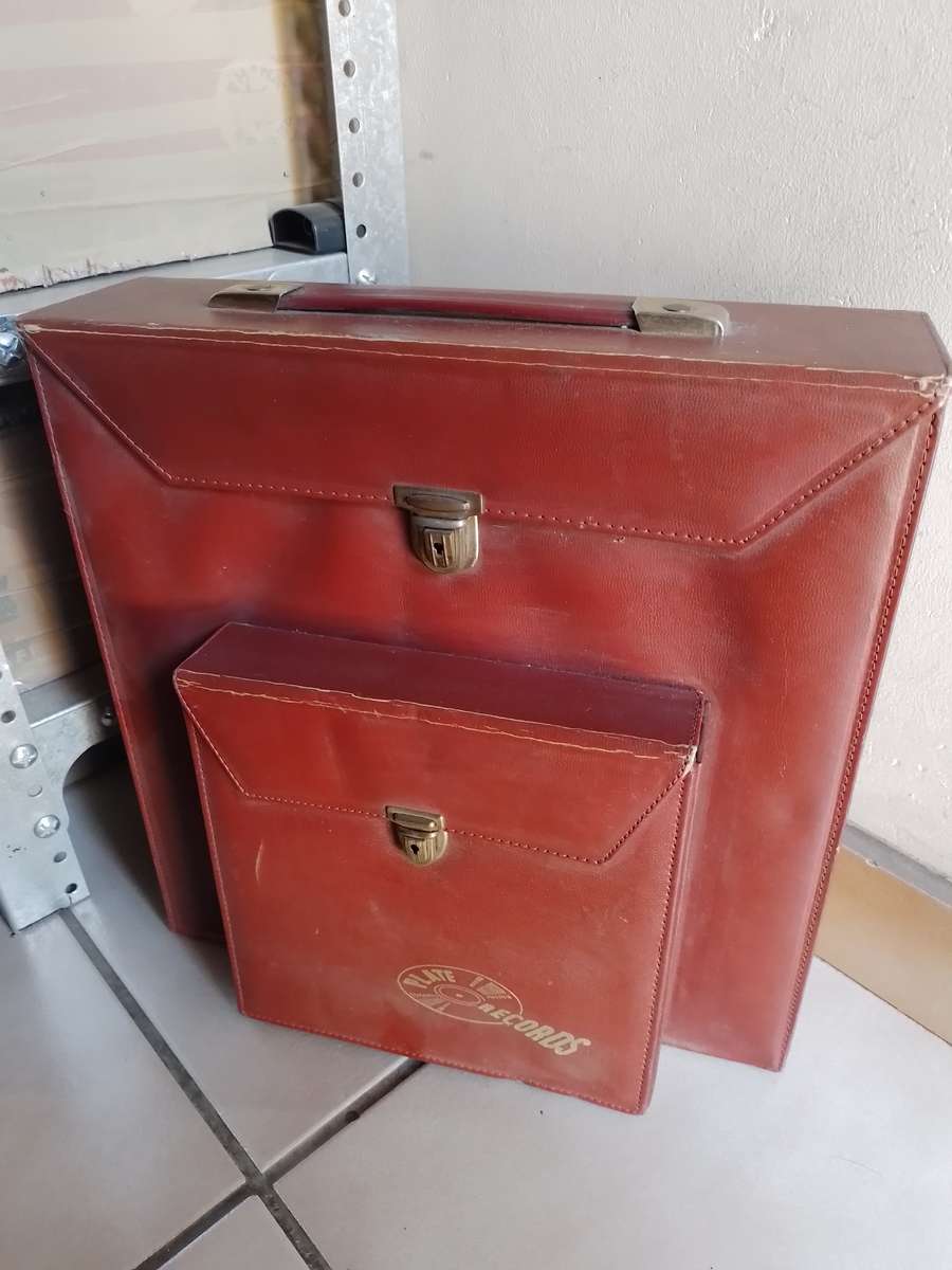 LP / Vinyl  + 7 Single Leatherette Carry Case
