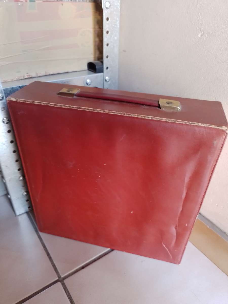LP / Vinyl  + 7 Single Leatherette Carry Case