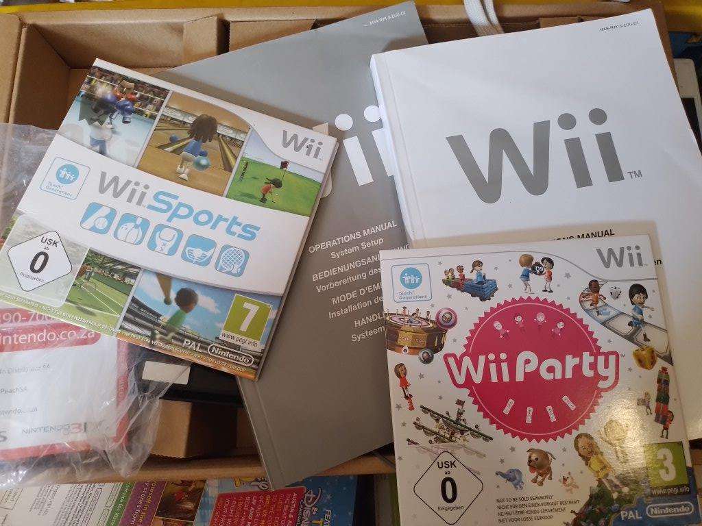 Nintendo Wii - Family Edition Console, Sports + Party Games & Motion Plus Remote (Boxed)