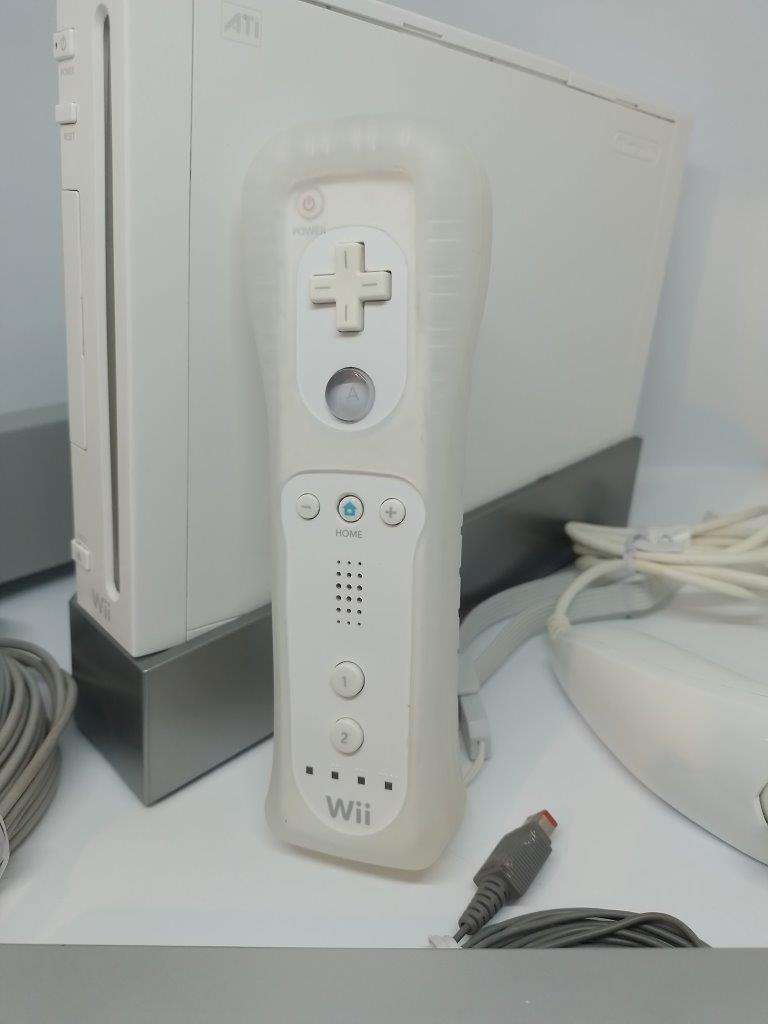 Nintendo Wii - White, Controller, Nunchuck, PSU, Sensor, Cables Stand, Silicone Controller Sleeve
