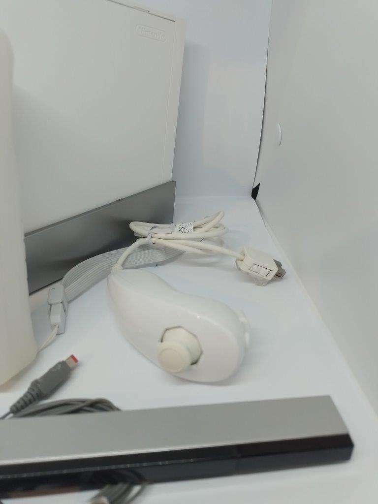 Nintendo Wii - White, Controller, Nunchuck, PSU, Sensor, Cables Stand, Silicone Controller Sleeve