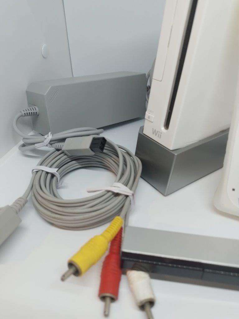 Nintendo Wii - White, Controller, Nunchuck, PSU, Sensor, Cables Stand, Silicone Controller Sleeve