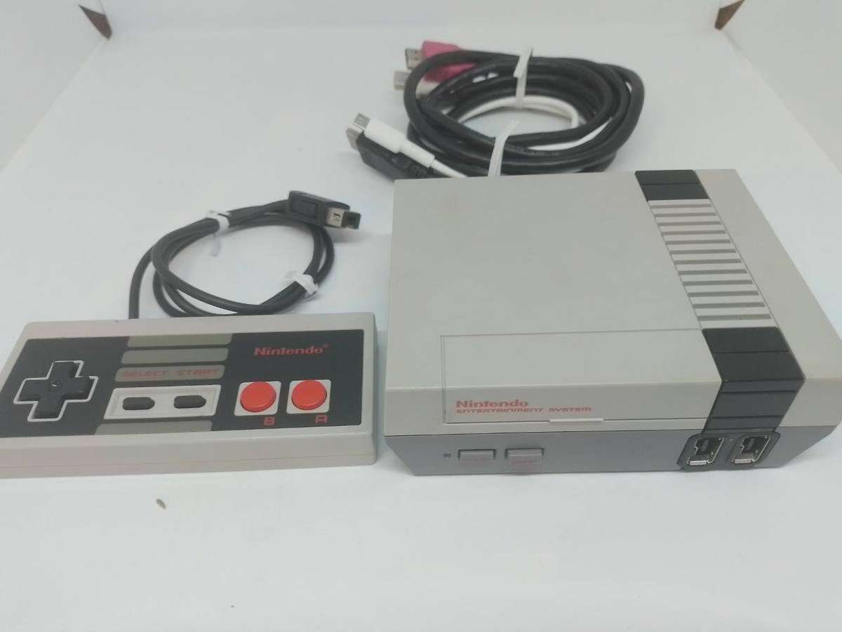 Nintendo Nes Classic Mini c/w Controller, HDMI + Power Cable (30 Pre installed games)