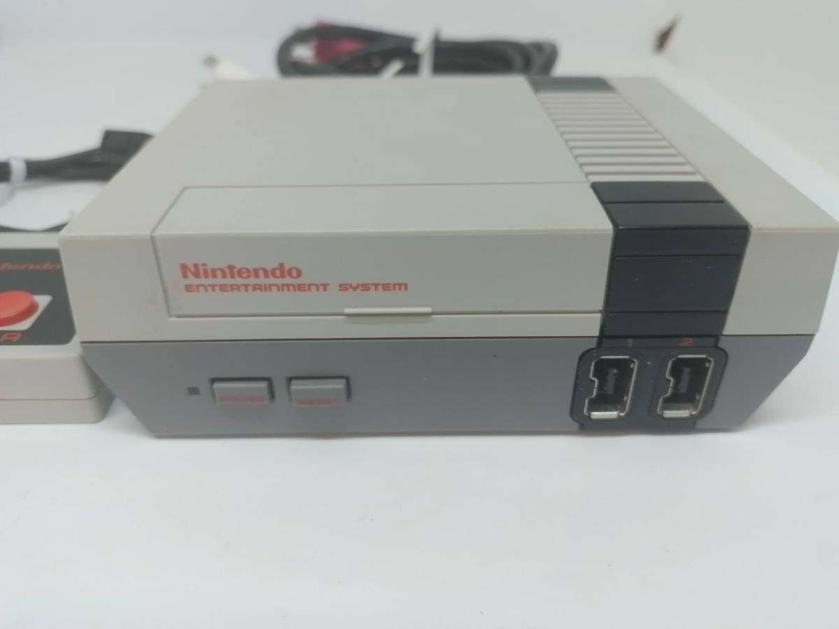 Nintendo Nes Classic Mini c/w Controller, HDMI + Power Cable (30 Pre installed games)