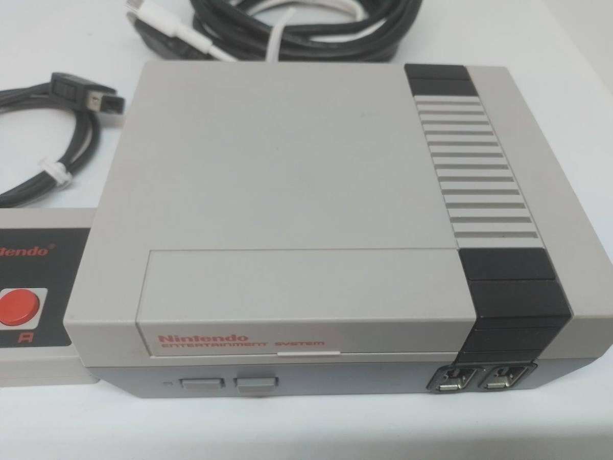 Nintendo Nes Classic Mini c/w Controller, HDMI + Power Cable (30 Pre installed games)
