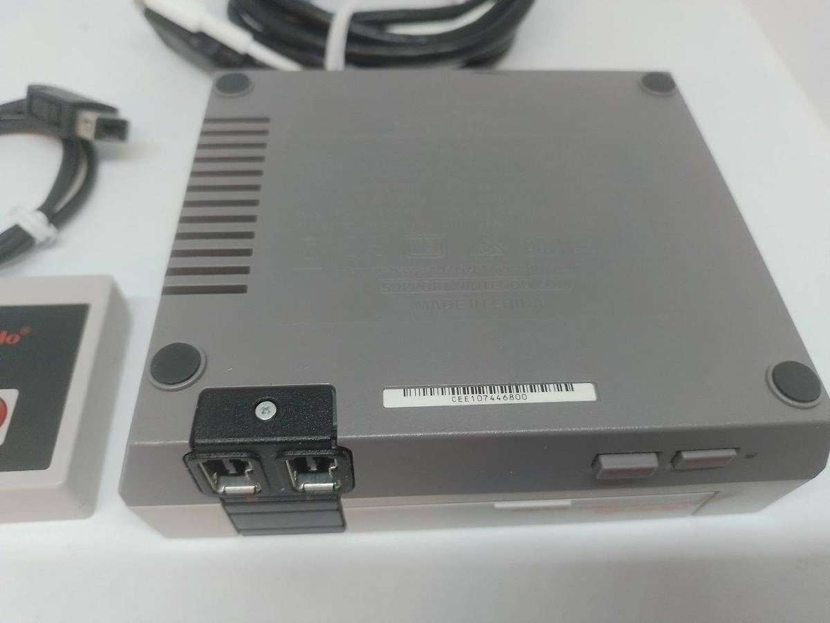 Nintendo Nes Classic Mini c/w Controller, HDMI + Power Cable (30 Pre installed games)