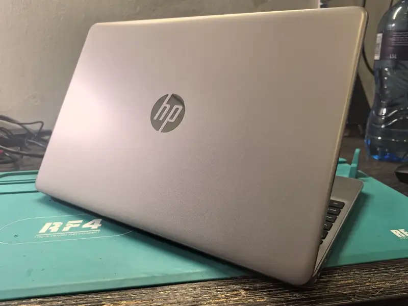 HP 250 G8 , i3-1005G1 10TH GEN , 8GB DDR4 , 512GB NVME SSD, AS GOOD AS NEW