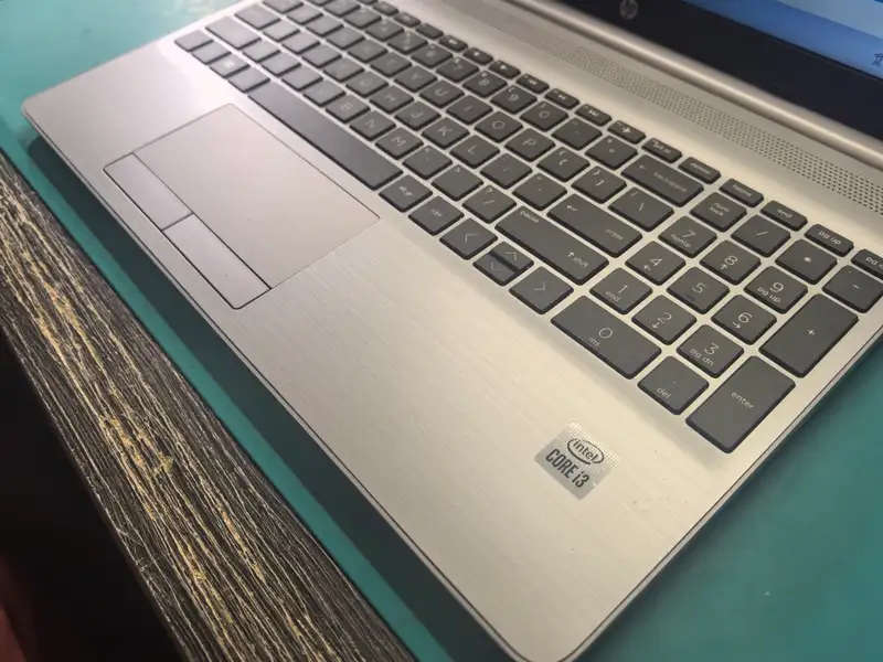 HP 250 G8 , i3-1005G1 10TH GEN , 8GB DDR4 , 512GB NVME SSD, AS GOOD AS NEW