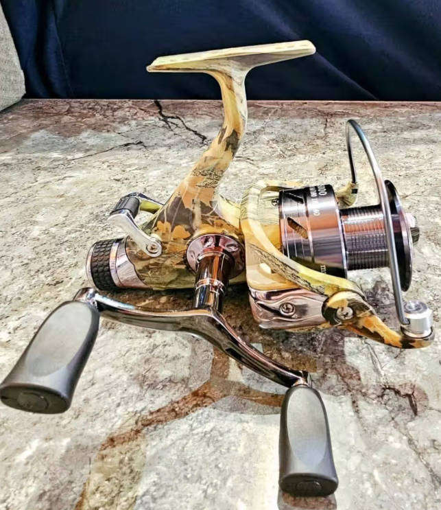 Wolfhound 6000 Camo Bait  Runner, Aluminium Spool,  10 Ball Bearings ,Double Handle, Smooth Retrieve