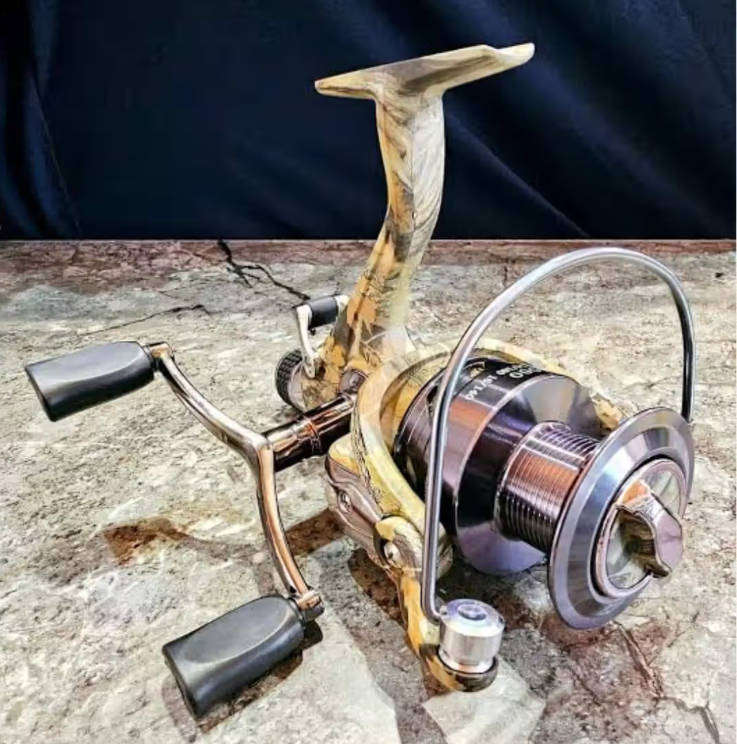 Wolfhound 6000 Camo Bait  Runner, Aluminium Spool,  10 Ball Bearings ,Double Handle, Smooth Retrieve