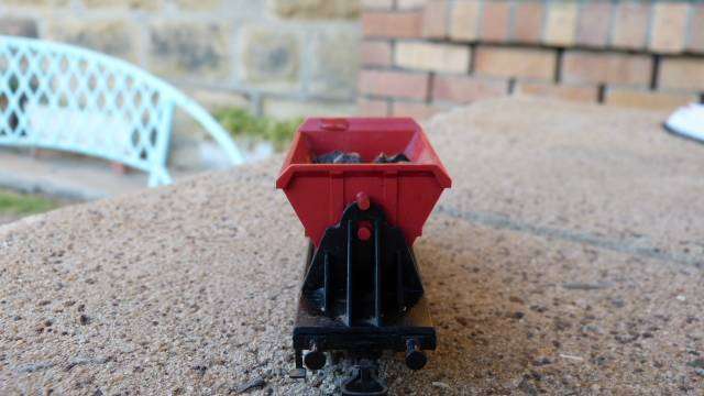 Marklin HO M tracks Tipper with stones