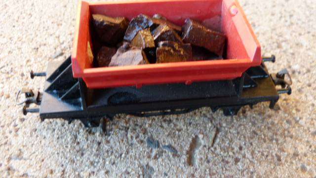 Marklin HO M tracks Tipper with stones
