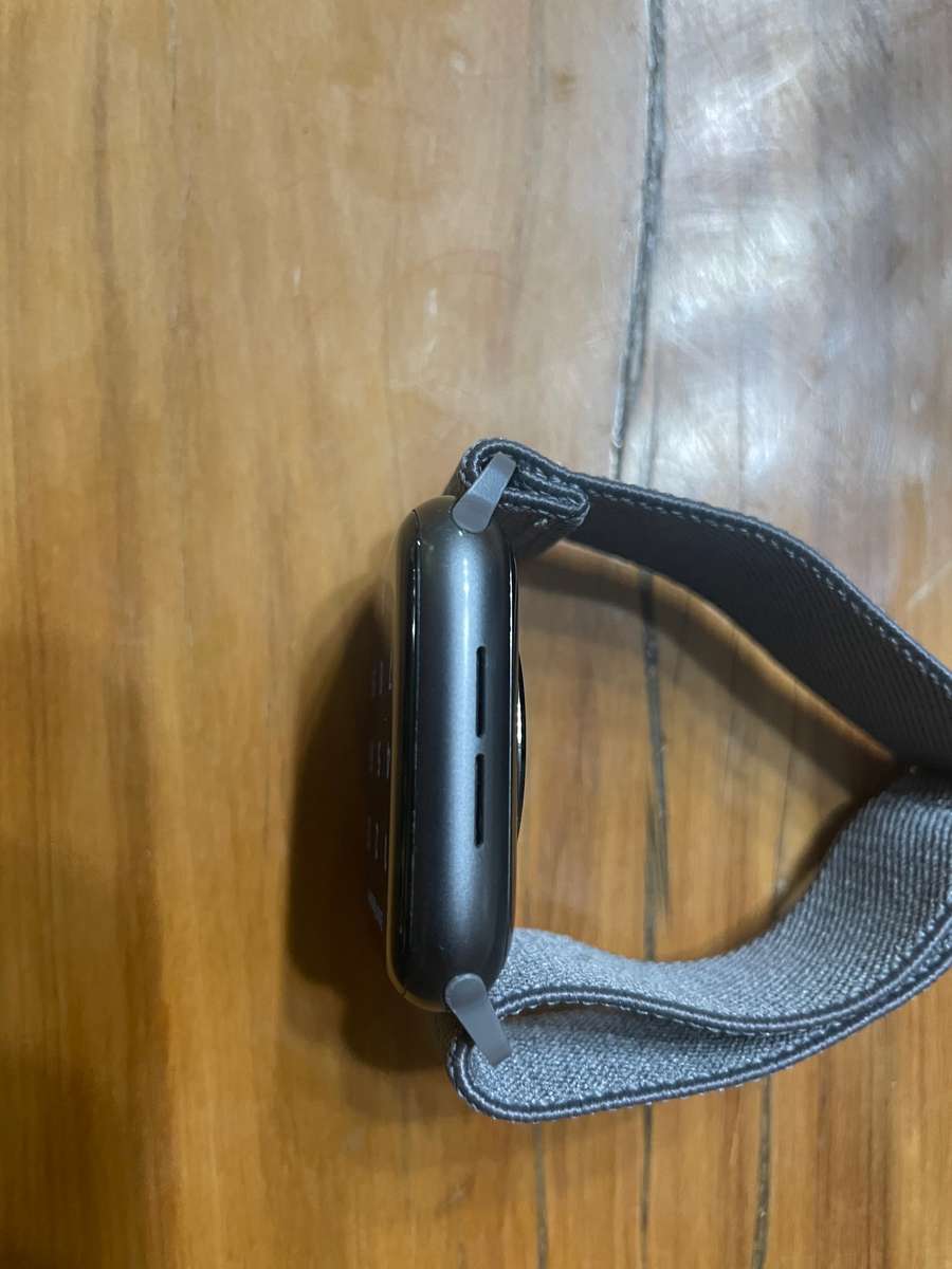 Apple Watch Series 4 (44mm Nike edition GPS only)