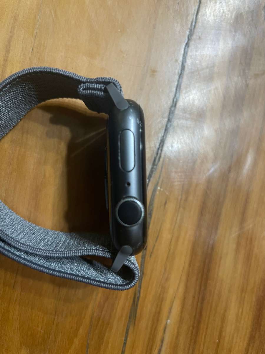 Apple Watch Series 4 (44mm Nike edition GPS only)