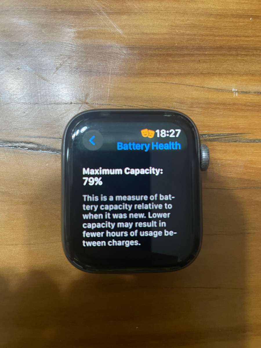 Apple Watch Series 4 (44mm Nike edition GPS only)