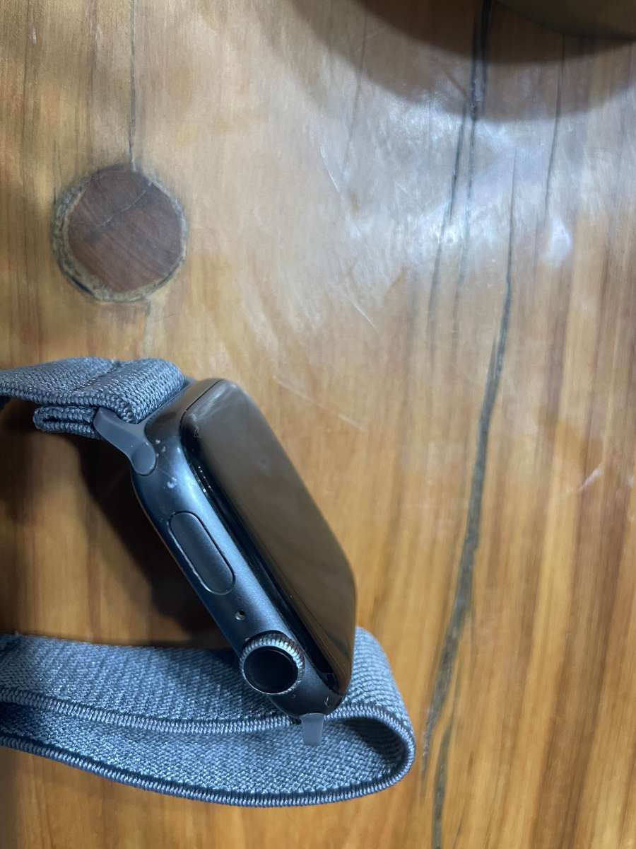 Apple Watch Series 4 (44mm Nike edition GPS only)