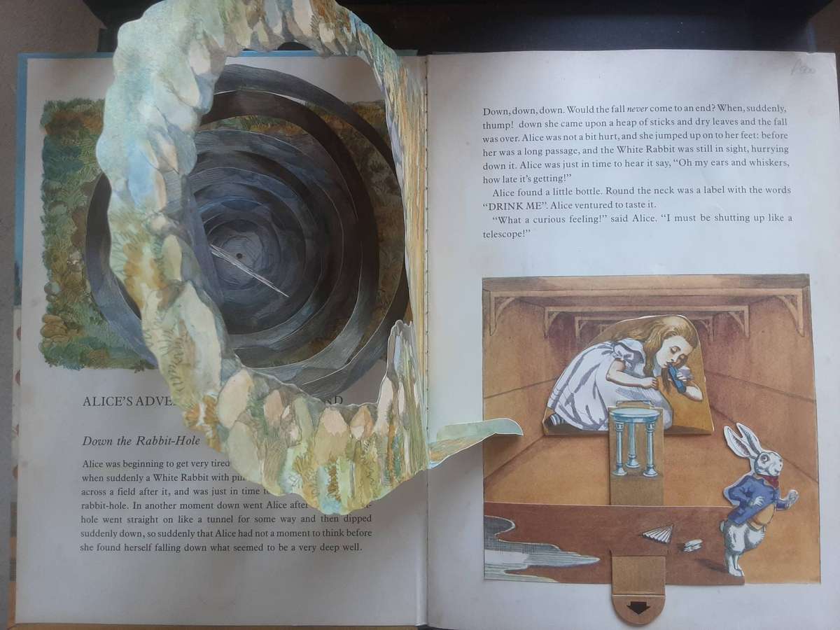 Alice's Adventures in Wonderland by Lewis Carrol A MacMillan Pop up Book