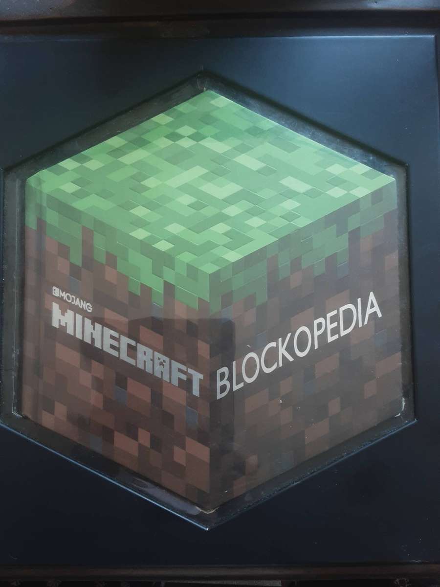 Minecraft Blockopedia written by Alex Wiltshire in Presentation Box