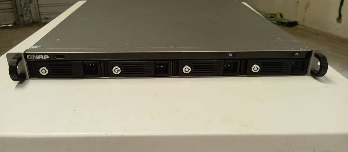 QNAP TS-469U & 4x Seagate 6TB NAS HDD