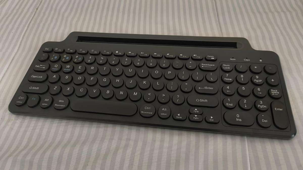 Wireless full size Keyboard 2.4G & Bluetooth With Card Slot Bracket