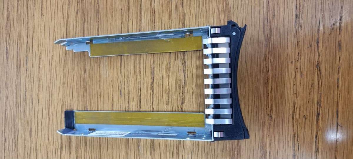 44T2216 2.5 Drive Tray 1