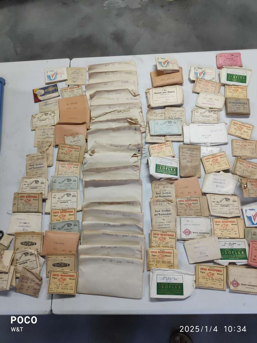 Massive lot of watch mainsprings