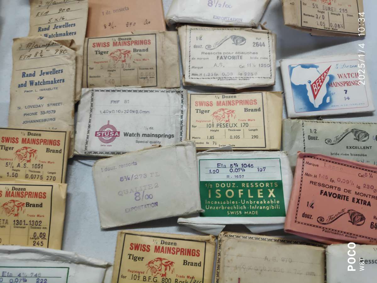 Massive lot of watch mainsprings