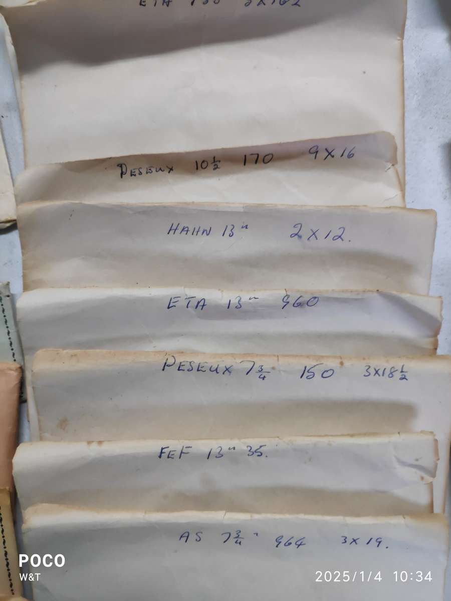 Massive lot of watch mainsprings