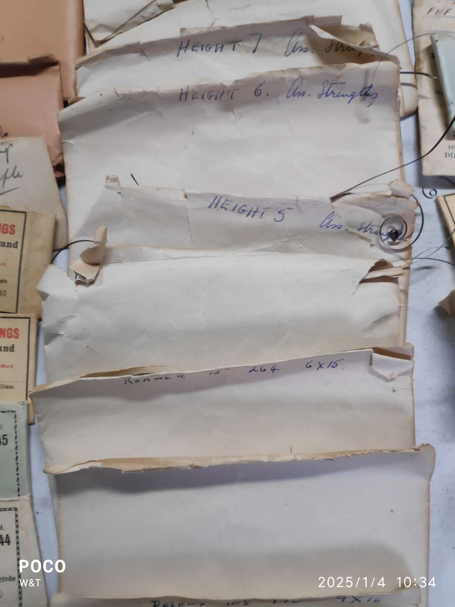 Massive lot of watch mainsprings