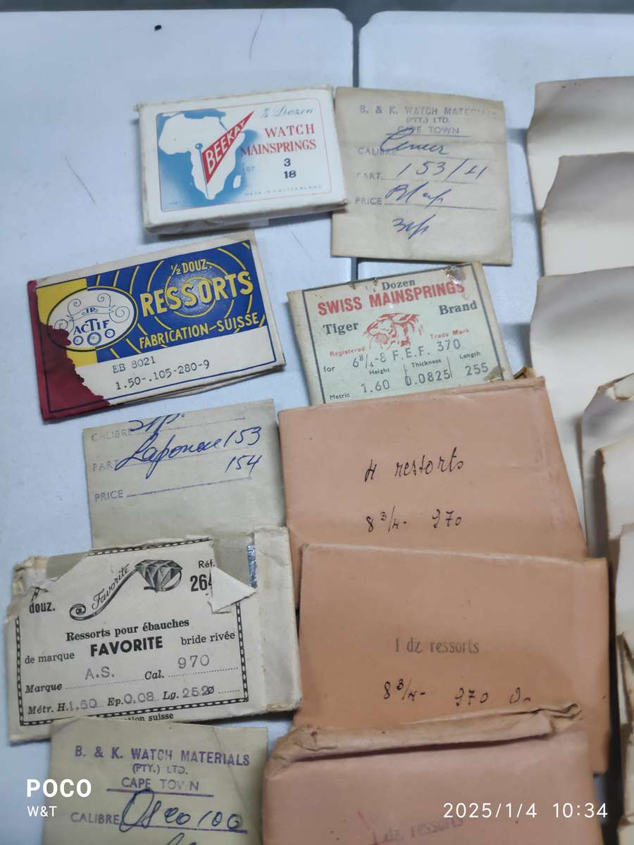 Massive lot of watch mainsprings